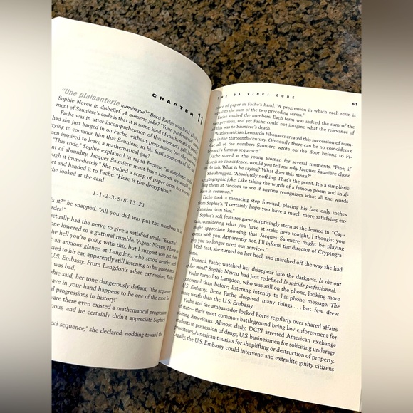 The Da Vinci Code by Dan Brown hardcover book. - Picture 6 of 6